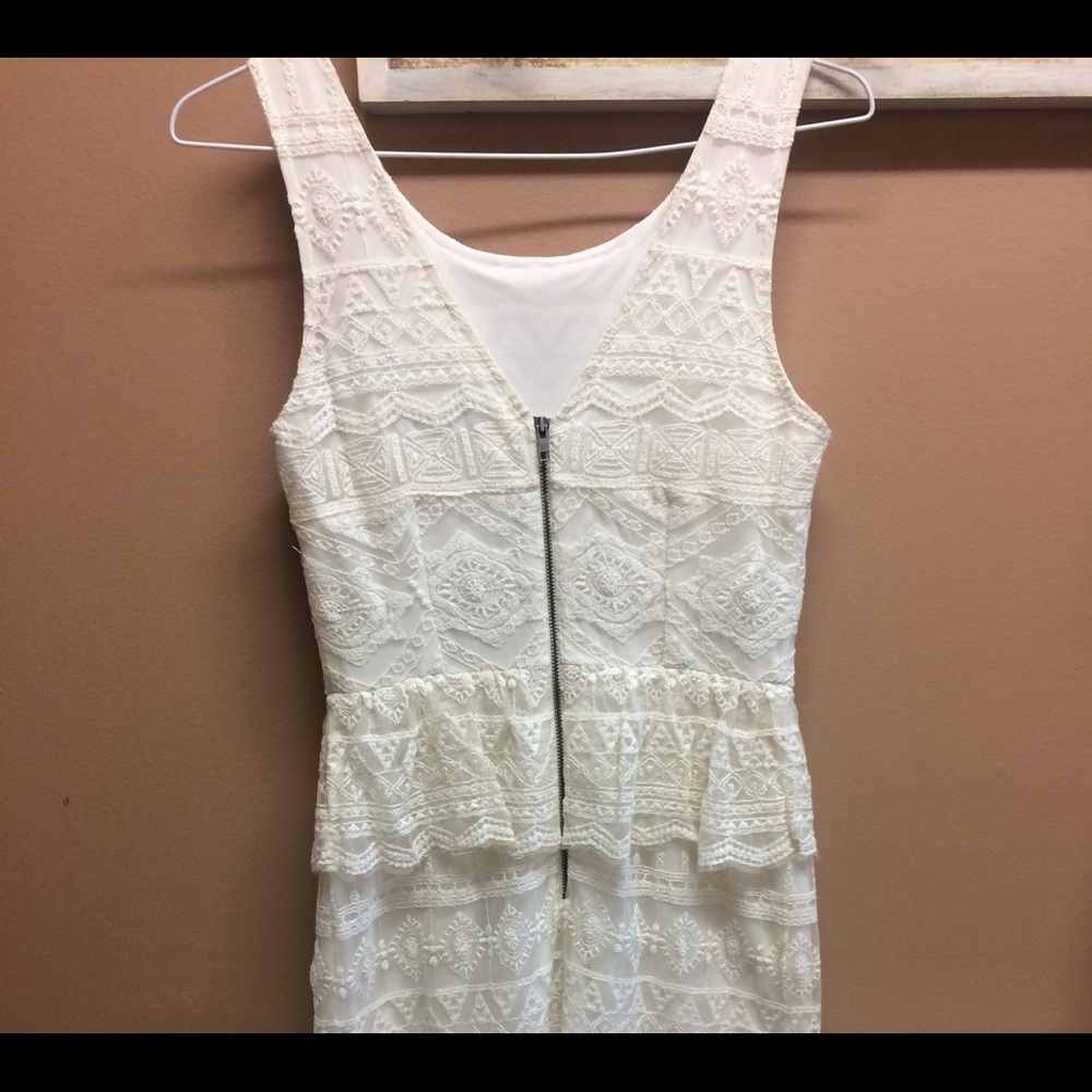Adorable American Eagle never worn cream dress. - Picture 3 of 5